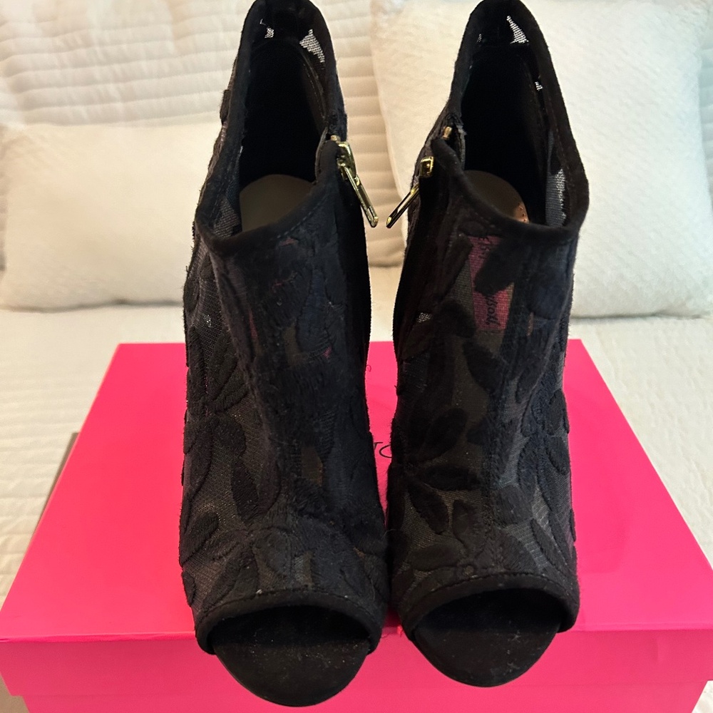 Betsey Johnson Booties Size 8